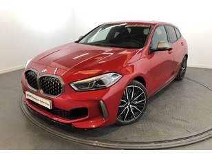 Fotos de BMW Serie 1 M135i color Rojo. Año 2020. 225KW(306CV). Gasolina. En concesionario Proa Premium Palma de Illes Balears