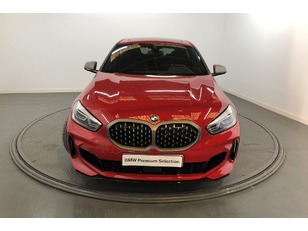 Fotos de BMW Serie 1 M135i color Rojo. Año 2020. 225KW(306CV). Gasolina. En concesionario Proa Premium Palma de Illes Balears