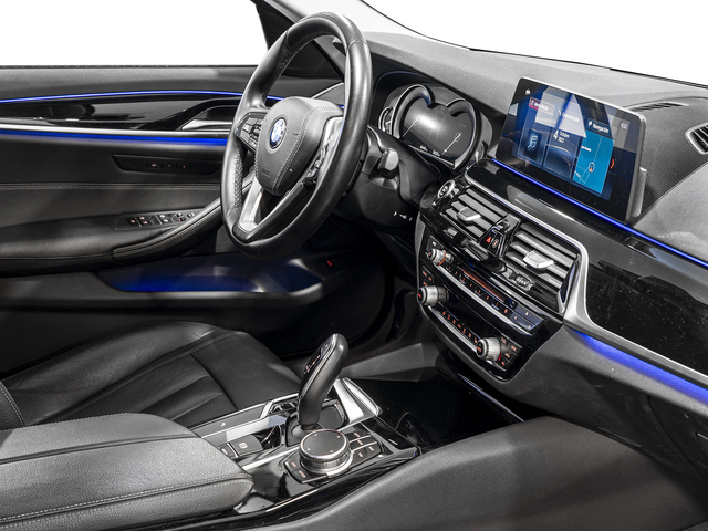 BMW Serie 5 520d color Azul. Año 2017. 140KW(190CV). Diésel. En concesionario Caetano Cuzco, Alcalá de Madrid