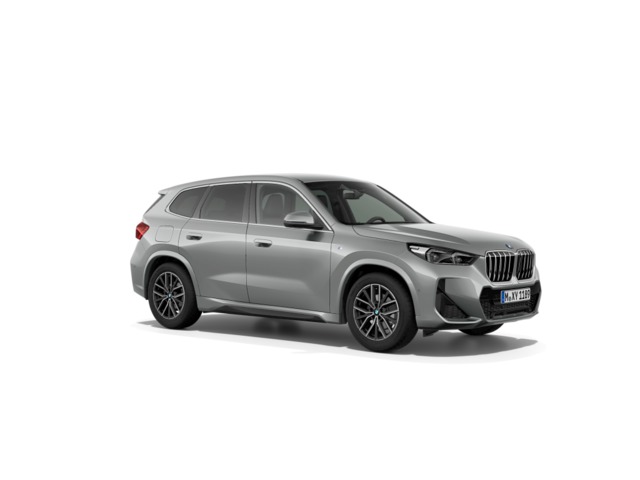 BMW X1 sDrive18i color Gris Plata. Año 2023. 100KW(136CV). Gasolina. En concesionario Barcelona Premium -- GRAN VIA de Barcelona