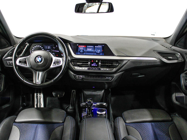 BMW Serie 1 118i color Rojo. Año 2019. 103KW(140CV). Gasolina. En concesionario Barcelona Premium -- GRAN VIA de Barcelona