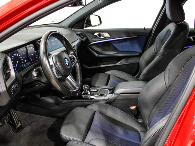 BMW Serie 1 118i color Rojo. Año 2019. 103KW(140CV). Gasolina. En concesionario Barcelona Premium -- GRAN VIA de Barcelona