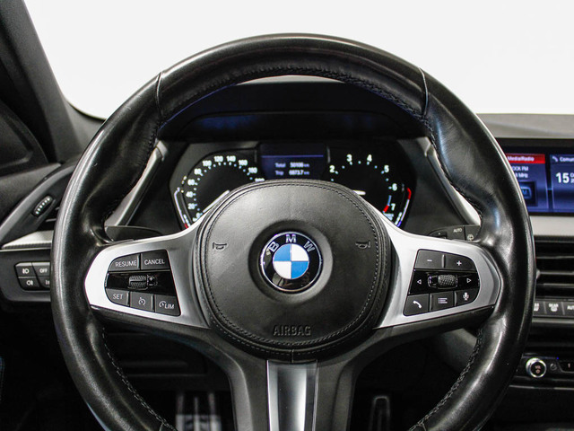 BMW Serie 1 118i color Rojo. Año 2019. 103KW(140CV). Gasolina. En concesionario Barcelona Premium -- GRAN VIA de Barcelona