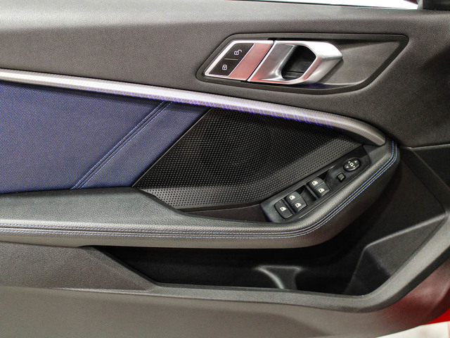 BMW Serie 1 118i color Rojo. Año 2019. 103KW(140CV). Gasolina. En concesionario Barcelona Premium -- GRAN VIA de Barcelona