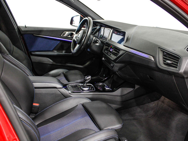 BMW Serie 1 118i color Rojo. Año 2019. 103KW(140CV). Gasolina. En concesionario Barcelona Premium -- GRAN VIA de Barcelona