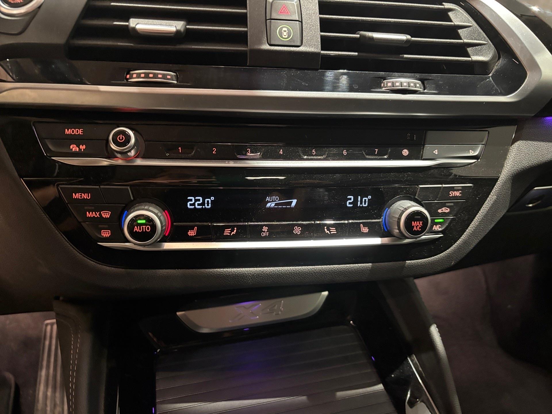 BMW X4 xDrive20d color Azul. Año 2021. 140KW(190CV). Diésel. En concesionario Automotor Costa, S.L.U. de Almería