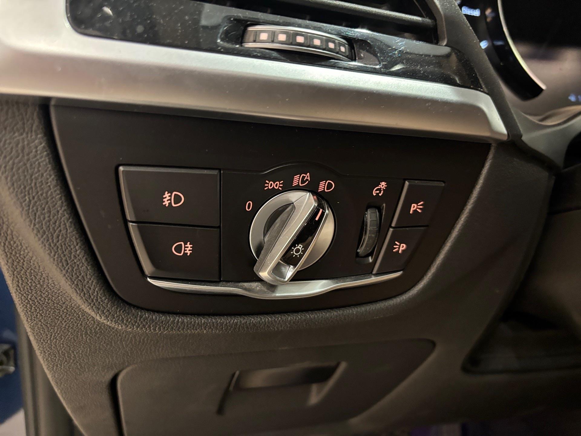 BMW X4 xDrive20d color Azul. Año 2021. 140KW(190CV). Diésel. En concesionario Automotor Costa, S.L.U. de Almería