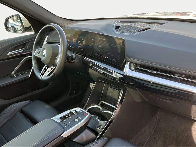 BMW X1 sDrive20i color Gris Plata. Año 2024. 125KW(170CV). Gasolina. En concesionario San Pablo Motor | Su Eminencia de Sevilla