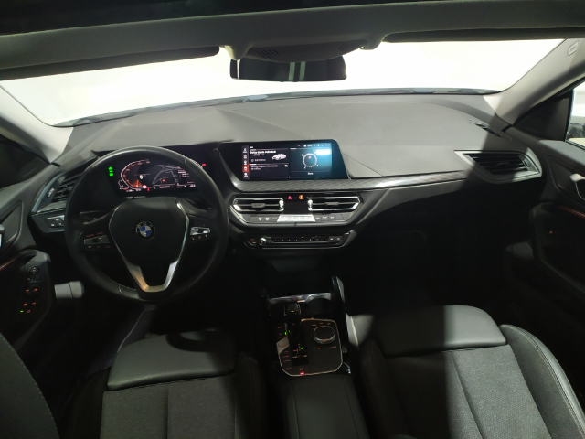 BMW Serie 2 218i Gran Coupe color Blanco. Año 2022. 103KW(140CV). Gasolina. En concesionario Hispamovil Elche de Alicante