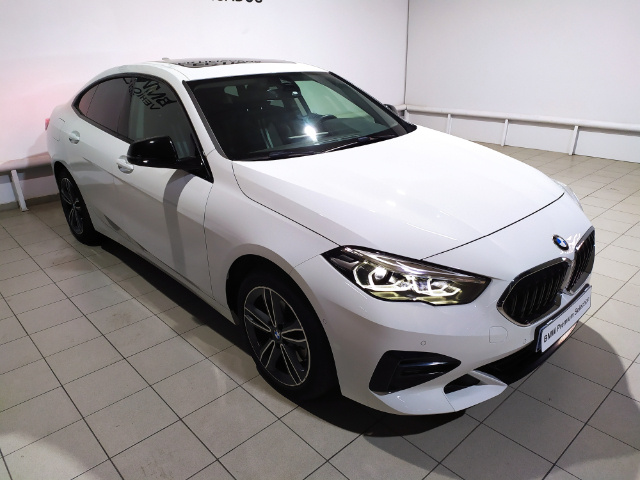 BMW Serie 2 218i Gran Coupe color Blanco. Año 2022. 103KW(140CV). Gasolina. En concesionario Hispamovil Elche de Alicante