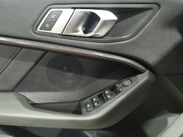 BMW Serie 2 218i Gran Coupe color Blanco. Año 2022. 103KW(140CV). Gasolina. En concesionario Hispamovil Elche de Alicante