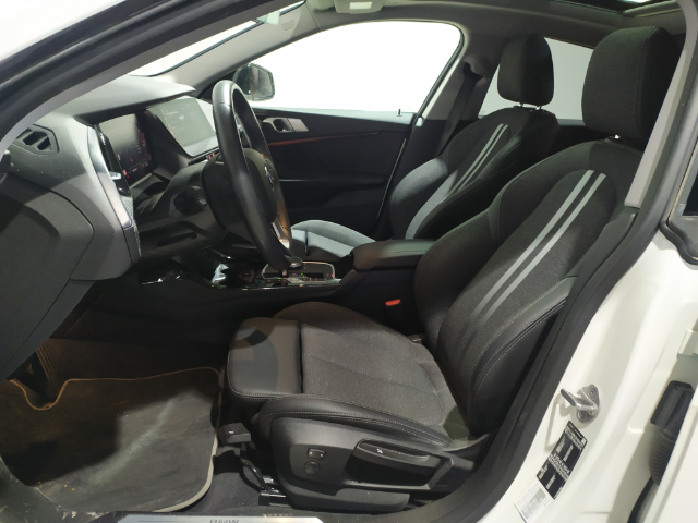 BMW Serie 2 218i Gran Coupe color Blanco. Año 2022. 103KW(140CV). Gasolina. En concesionario Hispamovil Elche de Alicante