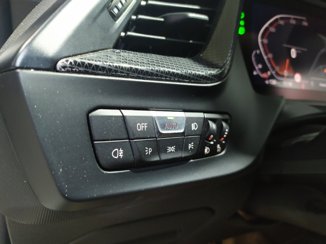 BMW Serie 2 218i Gran Coupe color Blanco. Año 2022. 103KW(140CV). Gasolina. En concesionario Hispamovil Elche de Alicante