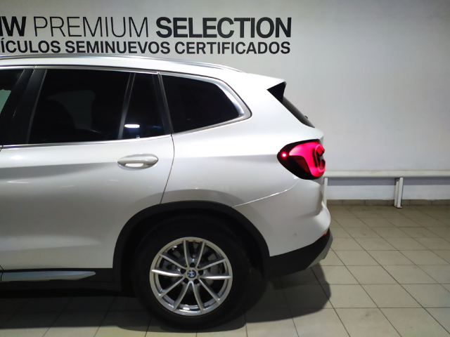 BMW X3 sDrive18d color Blanco. Año 2022. 110KW(150CV). Diésel. En concesionario Hispamovil Elche de Alicante