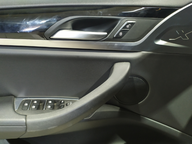 BMW X3 sDrive18d color Blanco. Año 2022. 110KW(150CV). Diésel. En concesionario Hispamovil Elche de Alicante