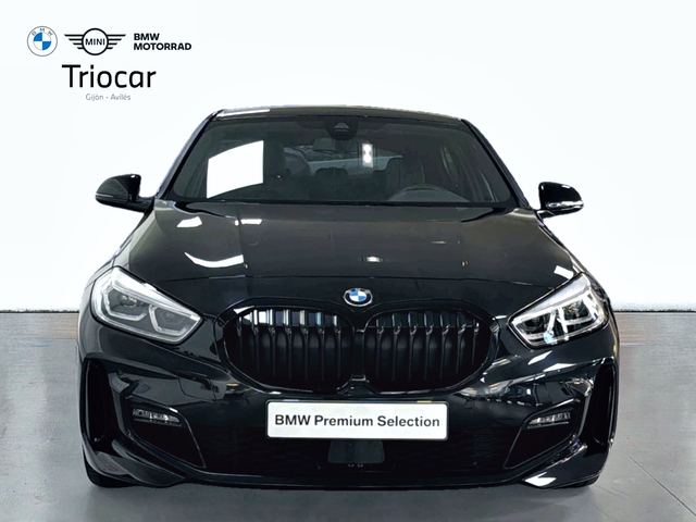 BMW Serie 1 118i color Negro. Año 2024. 103KW(140CV). Gasolina. En concesionario Triocar Gijón (Bmw y Mini) de Asturias
