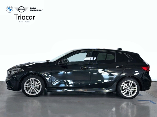 BMW Serie 1 118i color Negro. Año 2024. 103KW(140CV). Gasolina. En concesionario Triocar Gijón (Bmw y Mini) de Asturias