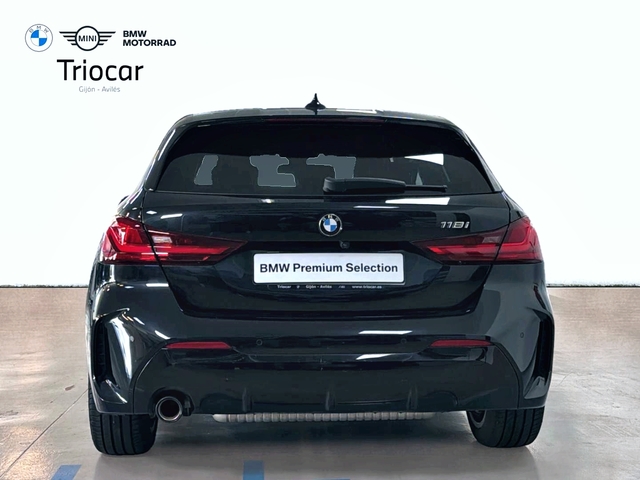 BMW Serie 1 118i color Negro. Año 2024. 103KW(140CV). Gasolina. En concesionario Triocar Gijón (Bmw y Mini) de Asturias