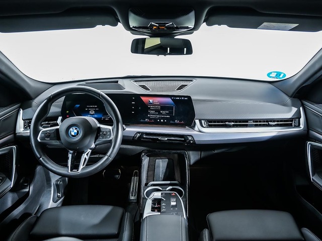 BMW iX2 eDrive20 color Gris. Año 2024. 150KW(204CV). Eléctrico. En concesionario Oliva Motor Tarragona de Tarragona