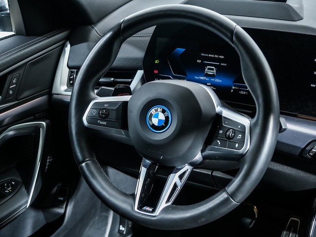 BMW iX2 eDrive20 color Gris. Año 2024. 150KW(204CV). Eléctrico. En concesionario Oliva Motor Tarragona de Tarragona