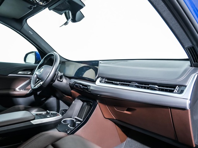 BMW X1 sDrive20d color Azul. Año 2024. 120KW(163CV). Diésel. En concesionario Oliva Motor Tarragona de Tarragona