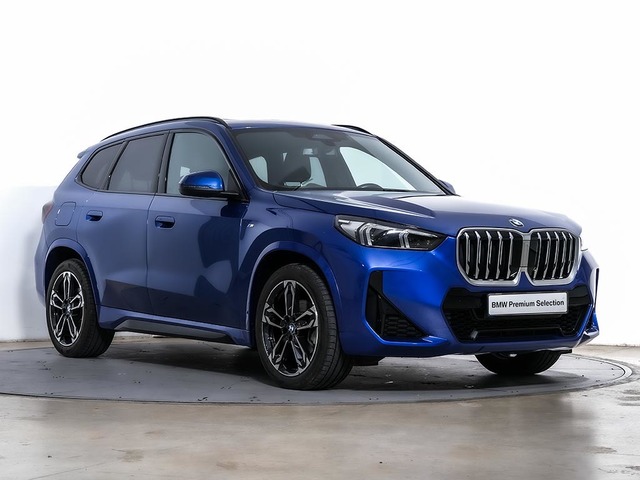 BMW X1 sDrive20d color Azul. Año 2024. 120KW(163CV). Diésel. En concesionario Oliva Motor Tarragona de Tarragona