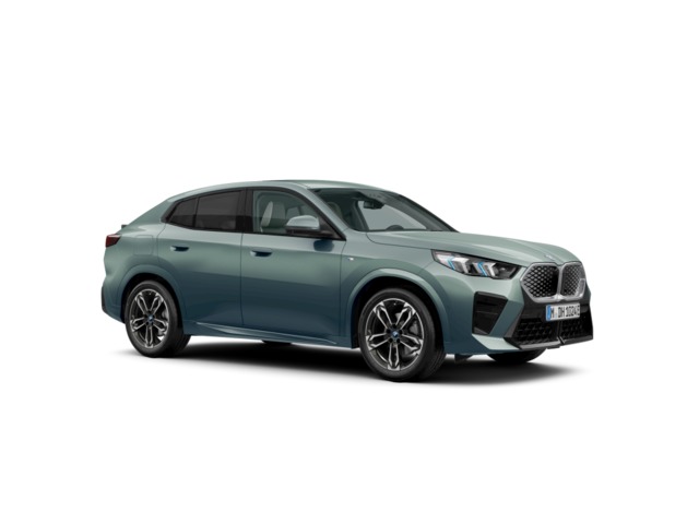 BMW iX2 eDrive20 color Verde. Año 2025. 150KW(204CV). Eléctrico. En concesionario Oliva Motor Tarragona de Tarragona