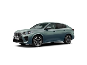 Fotos de BMW iX2 eDrive20 color Verde. Año 2025. 150KW(204CV). Eléctrico. En concesionario Oliva Motor Tarragona de Tarragona