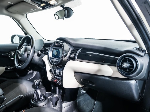 fotoG 7 del MINI MINI 5 Puertas Cooper 100 kW (136 CV) 136cv Gasolina del 2021 en Tarragona