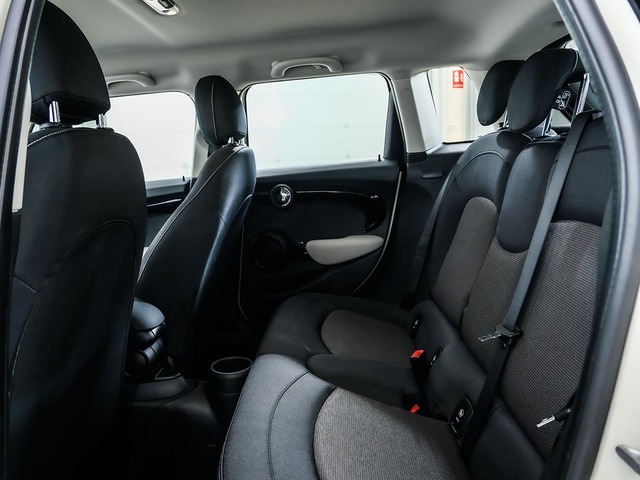 fotoG 8 del MINI MINI 5 Puertas Cooper 100 kW (136 CV) 136cv Gasolina del 2021 en Tarragona