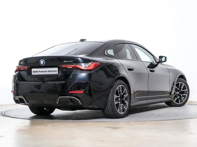 BMW i4 eDrive40 color Negro. Año 2025. 250KW(340CV). Eléctrico. En concesionario Oliva Motor Tarragona de Tarragona