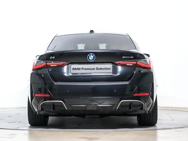 BMW i4 eDrive40 color Negro. Año 2025. 250KW(340CV). Eléctrico. En concesionario Oliva Motor Tarragona de Tarragona