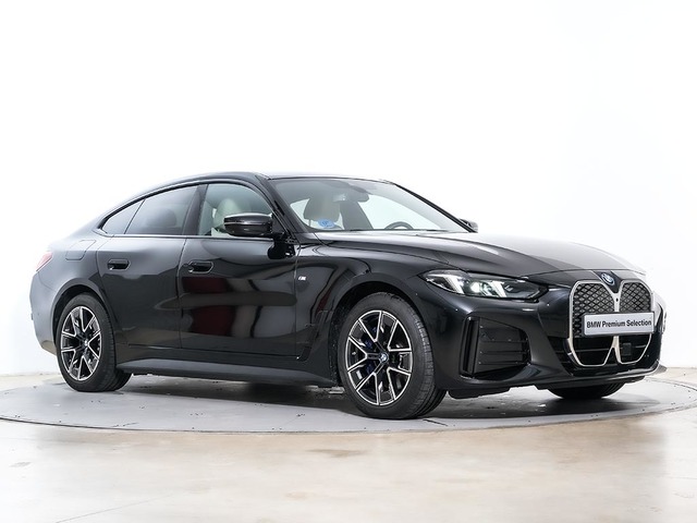 BMW i4 eDrive40 color Negro. Año 2025. 250KW(340CV). Eléctrico. En concesionario Oliva Motor Tarragona de Tarragona