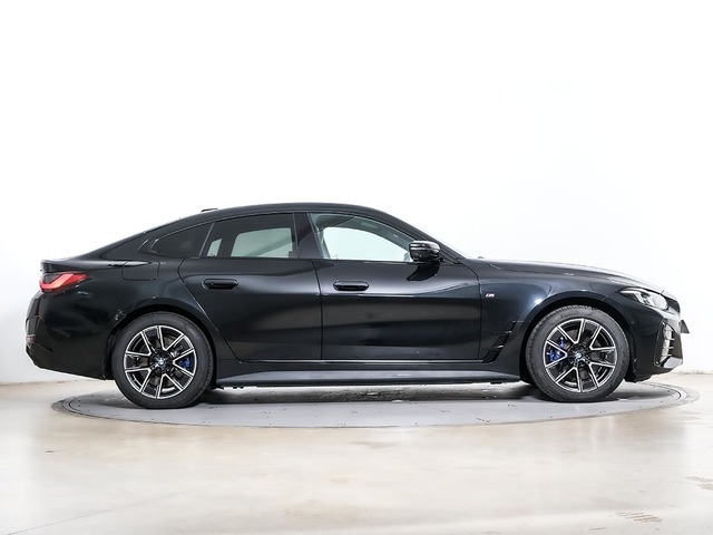 BMW i4 eDrive40 color Negro. Año 2025. 250KW(340CV). Eléctrico. En concesionario Oliva Motor Tarragona de Tarragona