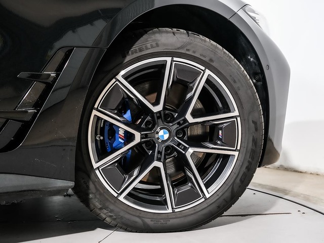 BMW i4 eDrive40 color Negro. Año 2025. 250KW(340CV). Eléctrico. En concesionario Oliva Motor Tarragona de Tarragona