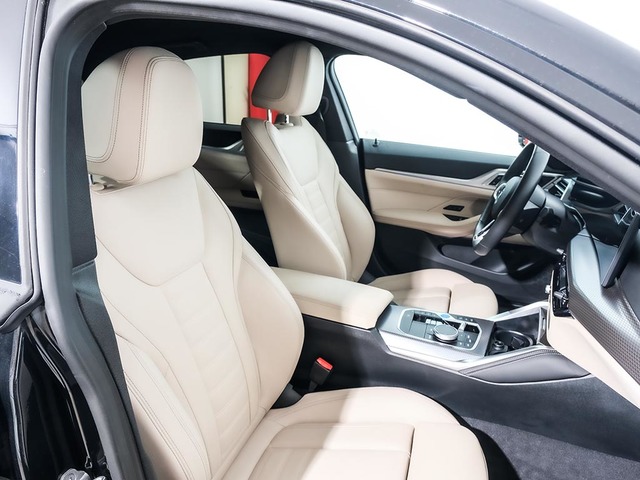 BMW i4 eDrive40 color Negro. Año 2025. 250KW(340CV). Eléctrico. En concesionario Oliva Motor Tarragona de Tarragona