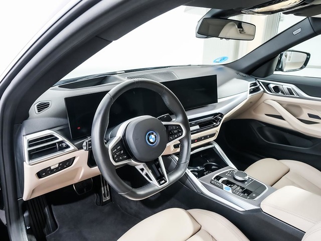 BMW i4 eDrive40 color Negro. Año 2025. 250KW(340CV). Eléctrico. En concesionario Oliva Motor Tarragona de Tarragona