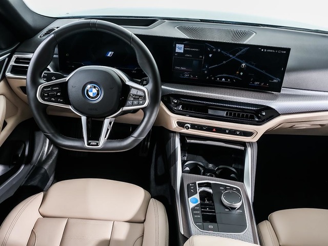 BMW i4 eDrive40 color Negro. Año 2025. 250KW(340CV). Eléctrico. En concesionario Oliva Motor Tarragona de Tarragona