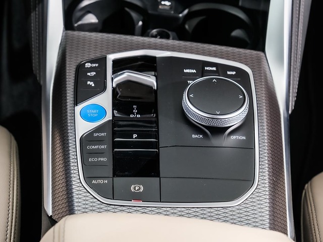 BMW i4 eDrive40 color Negro. Año 2025. 250KW(340CV). Eléctrico. En concesionario Oliva Motor Tarragona de Tarragona