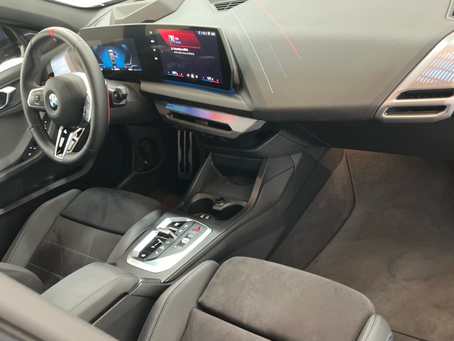 BMW Serie 1 M135i color Gris. Año 2025. 221KW(300CV). Gasolina. En concesionario Proa Premium Palma de Illes Balears