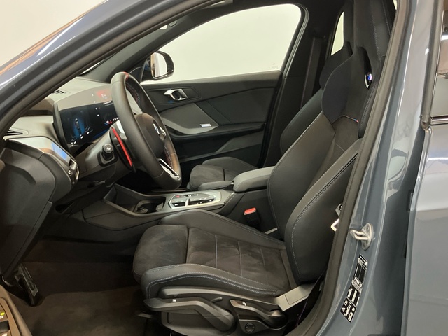 BMW Serie 1 M135i color Gris. Año 2025. 221KW(300CV). Gasolina. En concesionario Proa Premium Palma de Illes Balears