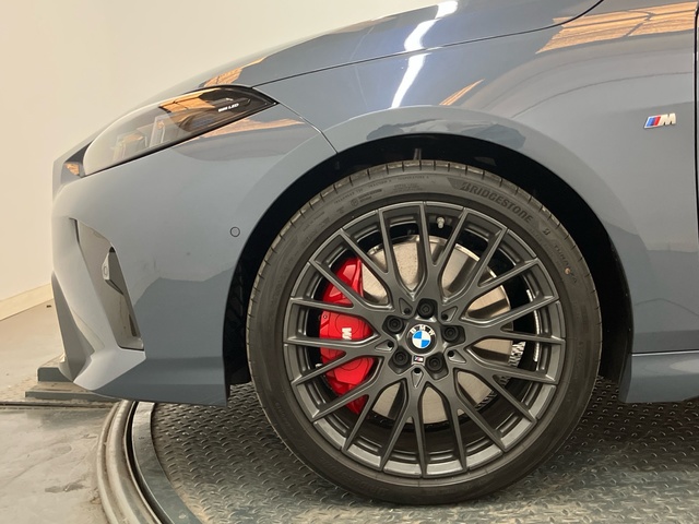 BMW Serie 1 M135i color Gris. Año 2025. 221KW(300CV). Gasolina. En concesionario Proa Premium Palma de Illes Balears