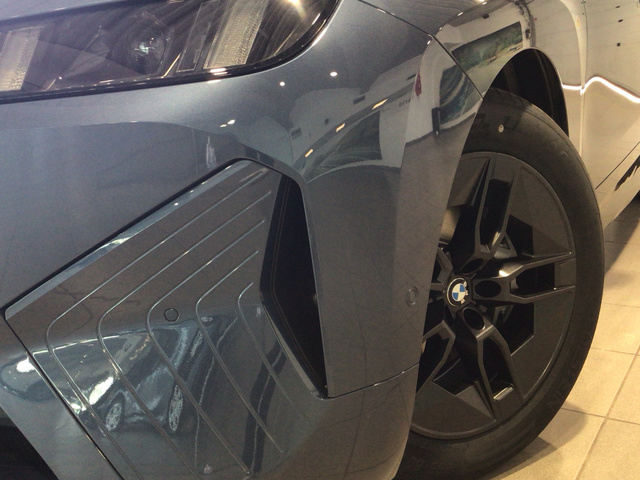 BMW iX xDrive45 color Azul. Año 2025. 300KW(408CV). Eléctrico. En concesionario BYmyCAR Madrid - Algete de Madrid