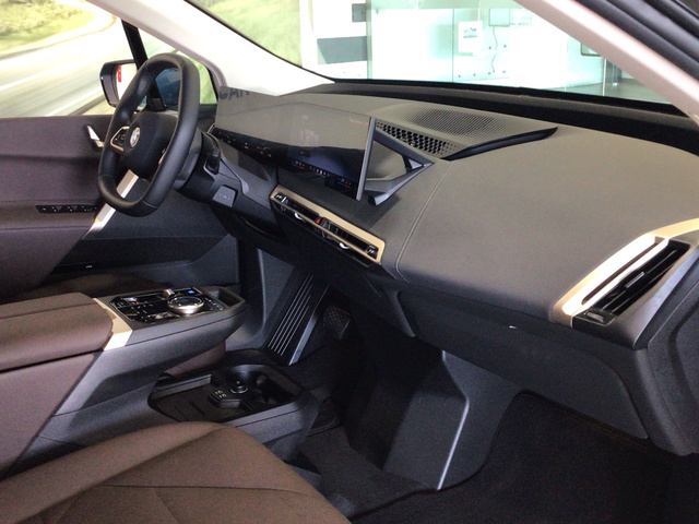 BMW iX xDrive45 color Azul. Año 2025. 300KW(408CV). Eléctrico. En concesionario BYmyCAR Madrid - Algete de Madrid