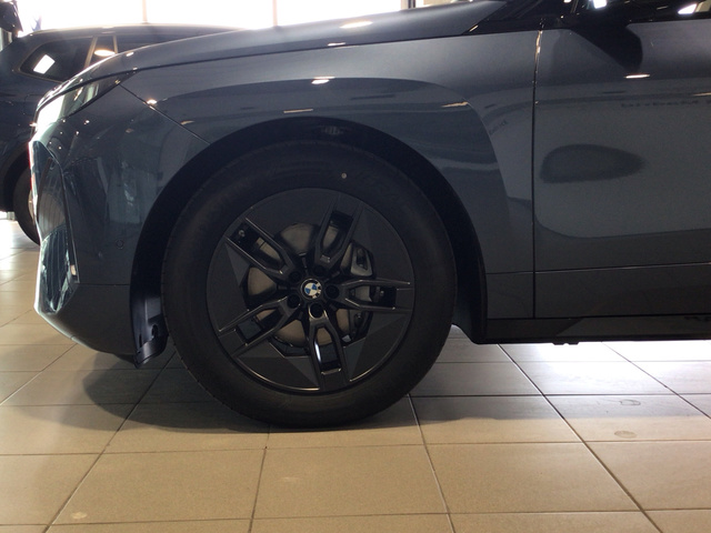 BMW iX xDrive45 color Azul. Año 2025. 300KW(408CV). Eléctrico. En concesionario BYmyCAR Madrid - Algete de Madrid