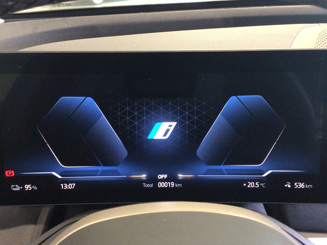 BMW iX xDrive45 color Azul. Año 2025. 300KW(408CV). Eléctrico. En concesionario BYmyCAR Madrid - Algete de Madrid