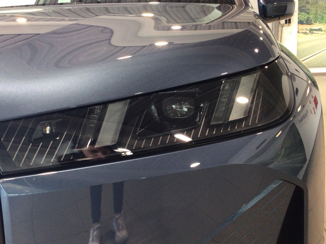 BMW iX xDrive45 color Azul. Año 2025. 300KW(408CV). Eléctrico. En concesionario BYmyCAR Madrid - Algete de Madrid