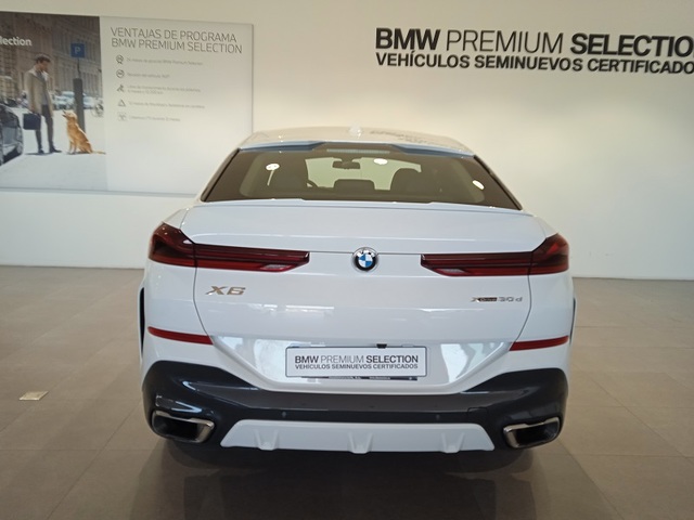 BMW X6 xDrive30d color Blanco. Año 2024. 210KW(286CV). Diésel. En concesionario Albamocion S.L. ALBACETE de Albacete