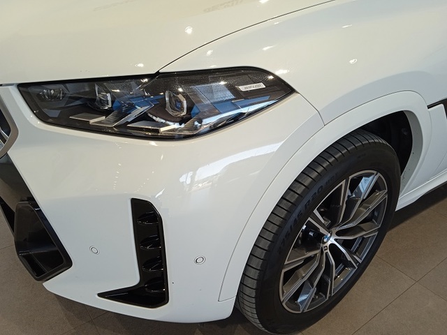 BMW X6 xDrive30d color Blanco. Año 2024. 210KW(286CV). Diésel. En concesionario Albamocion S.L. ALBACETE de Albacete