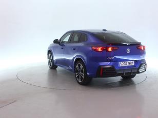 BMW iX2 eDrive20 color Azul. Año 2024. 150KW(204CV). Eléctrico. 
